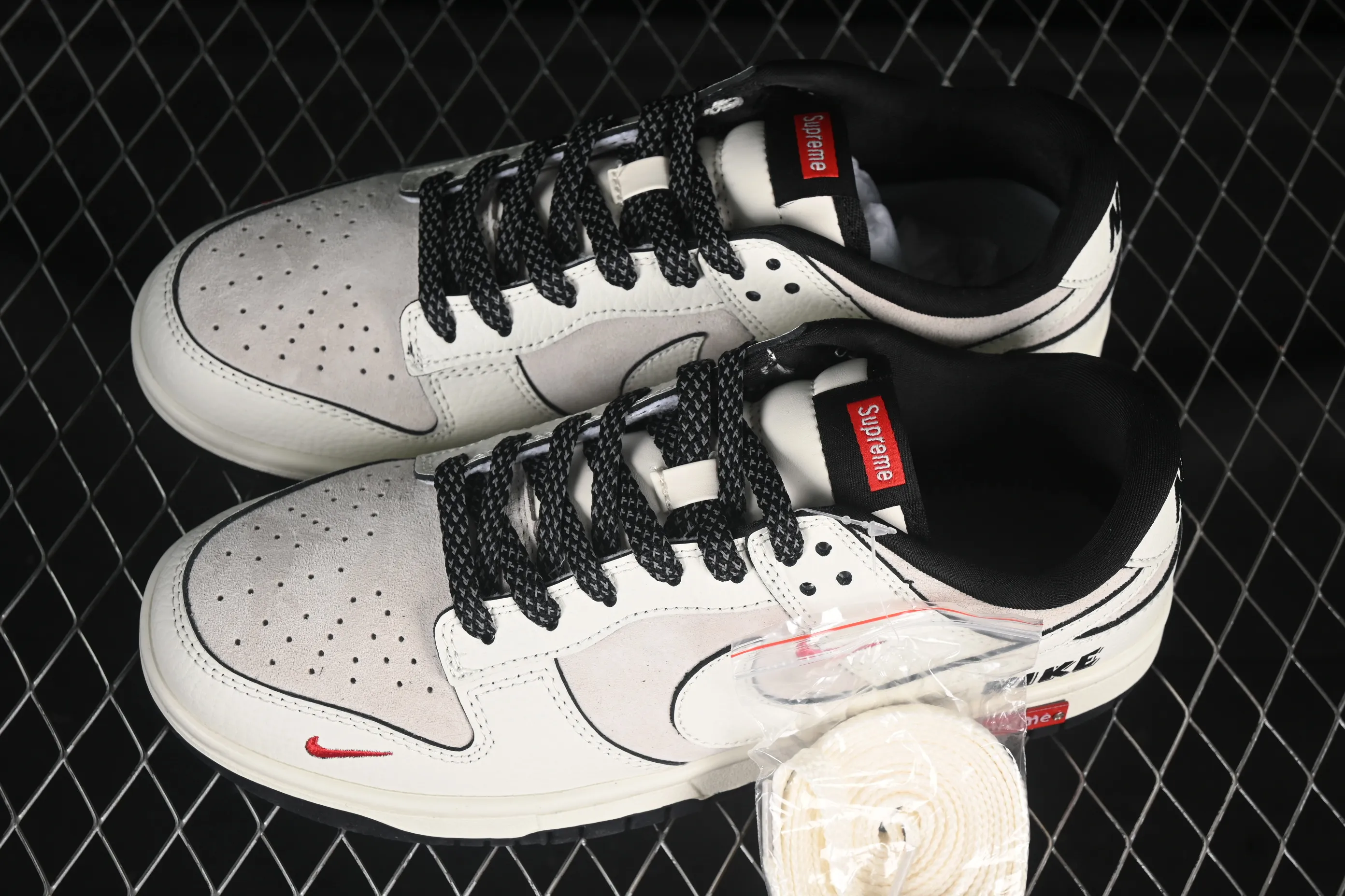 All categories Nk SB Dunk Series Nk SB Dunk Low High-end customized low-top sneakers Nike SB Dunk Low Sup co-branded off-white stars Anniversary high-end customized low-top casual sneakers SC9207-410